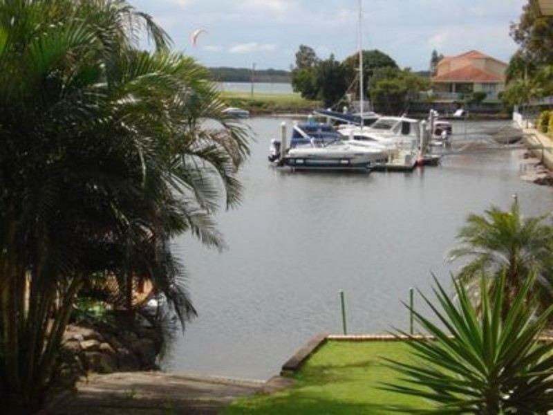 4/83 Bayview Street, Runaway Bay QLD 4216