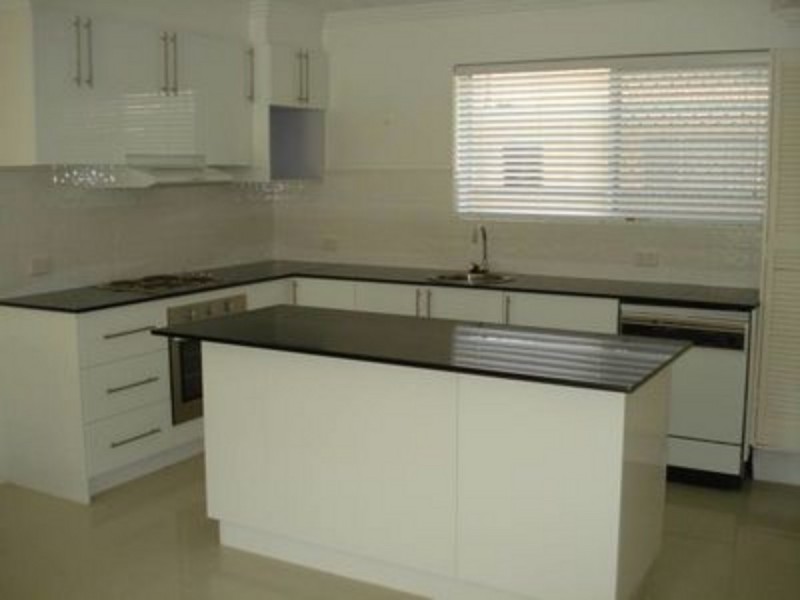 4/83 Bayview Street, Runaway Bay QLD 4216