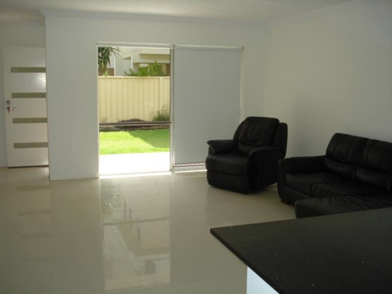 4/83 Bayview Street, Runaway Bay QLD 4216