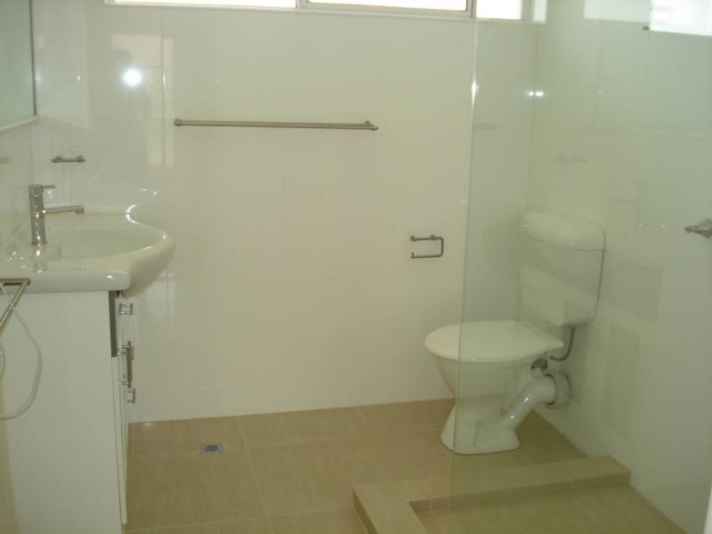 4/83 Bayview Street, Runaway Bay QLD 4216