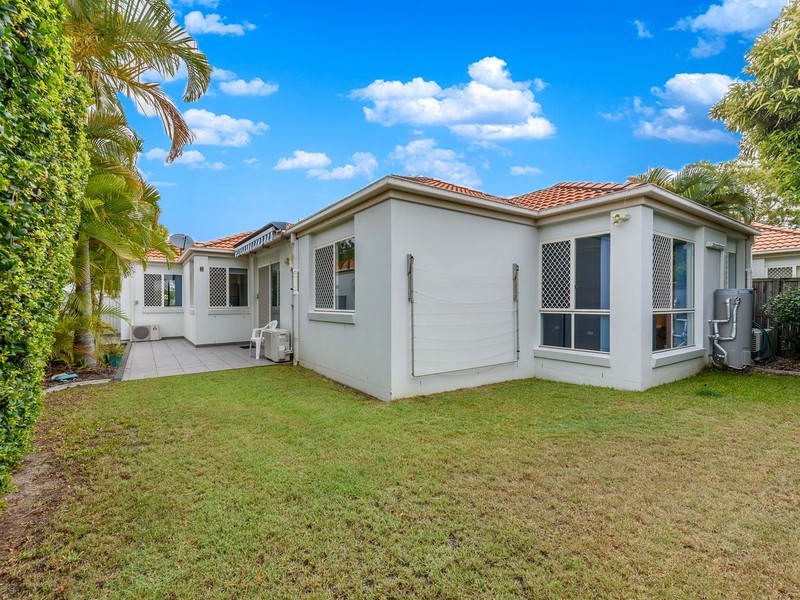 2/5 Chanell Close, Coombabah QLD 4216