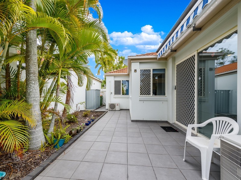 2/5 Chanell Close, Coombabah QLD 4216