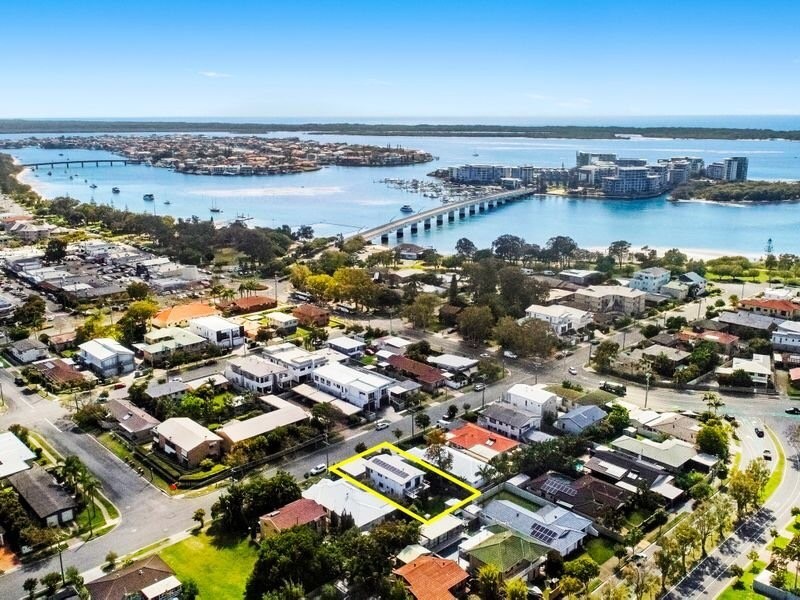 34 Errol Avenue, Paradise Point QLD 4216