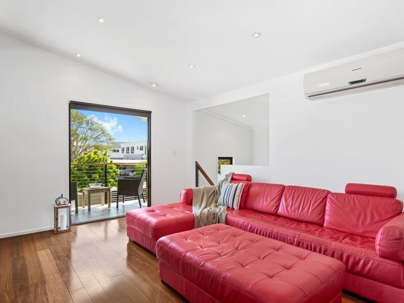 34 Errol Avenue, Paradise Point QLD 4216