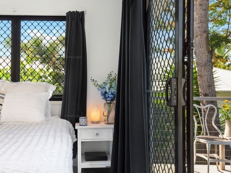 34 Errol Avenue, Paradise Point QLD 4216