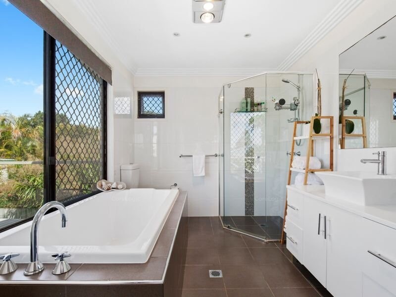 34 Errol Avenue, Paradise Point QLD 4216