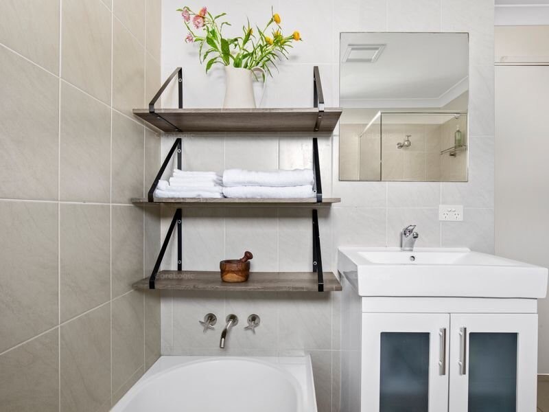 34 Errol Avenue, Paradise Point QLD 4216