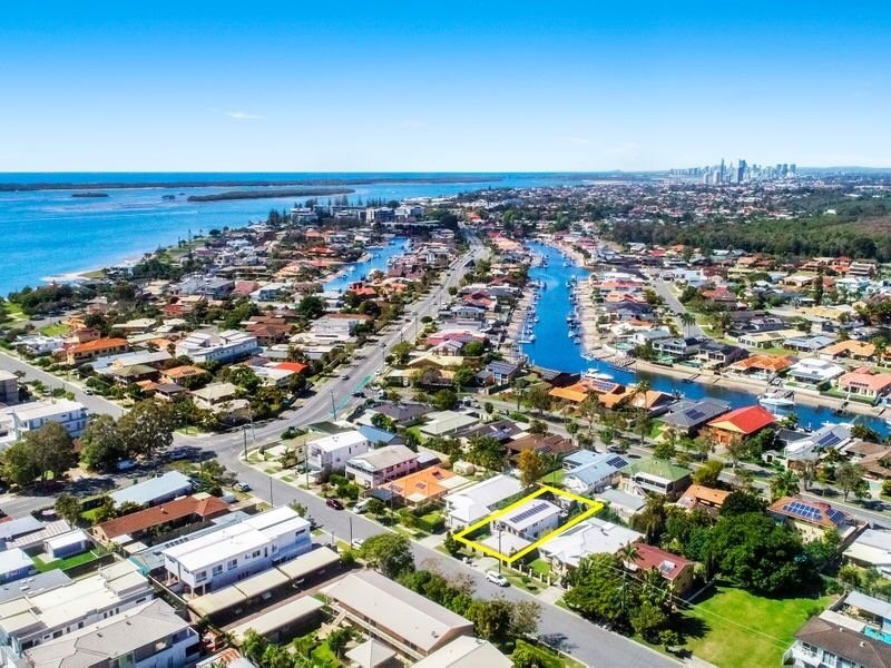 34 Errol Avenue, Paradise Point QLD 4216