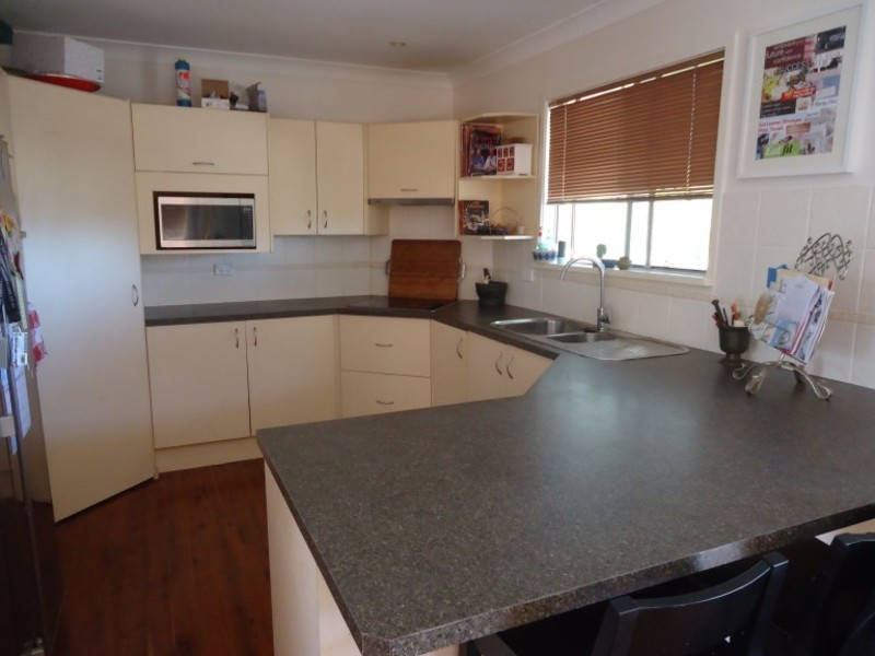 244 Bayview Street, Hollywell QLD 4216