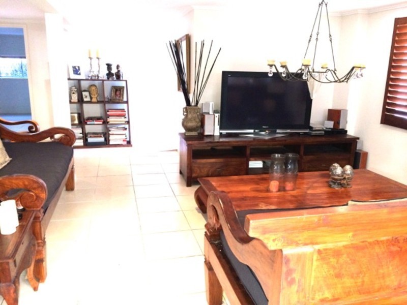 244 Bayview Street, Hollywell QLD 4216