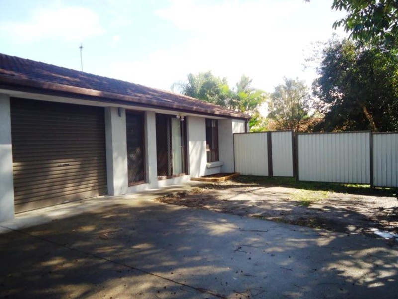 2/285 Government Road, Labrador QLD 4215