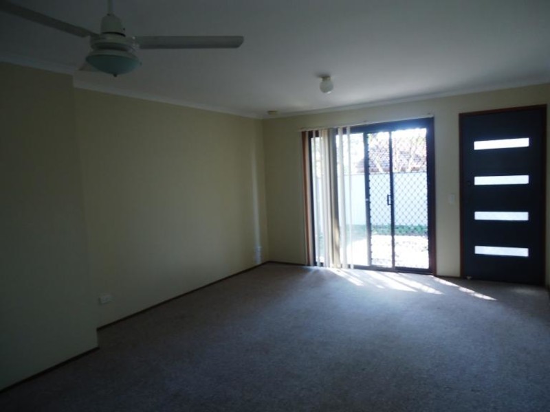 2/285 Government Road, Labrador QLD 4215