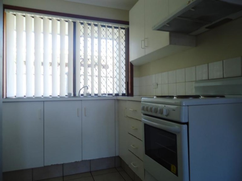 2/285 Government Road, Labrador QLD 4215