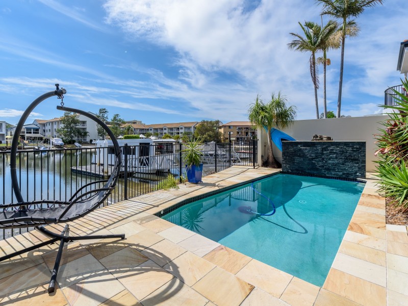 1/48 Vaggelas Crescent, Biggera Waters QLD 4216