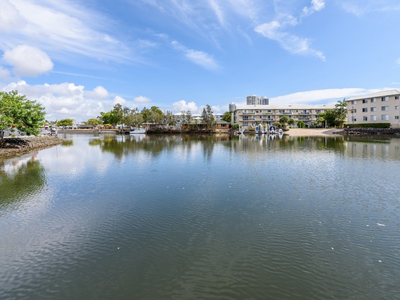 1/48 Vaggelas Crescent, Biggera Waters QLD 4216