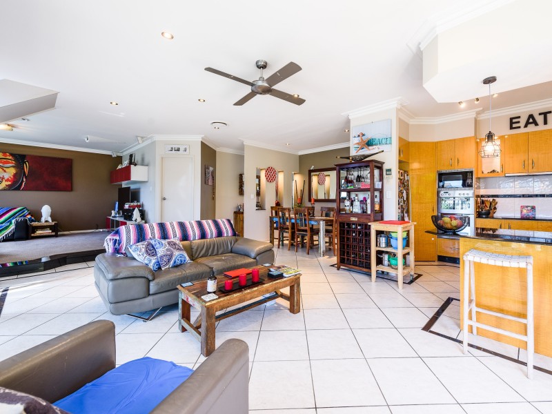 1/48 Vaggelas Crescent, Biggera Waters QLD 4216