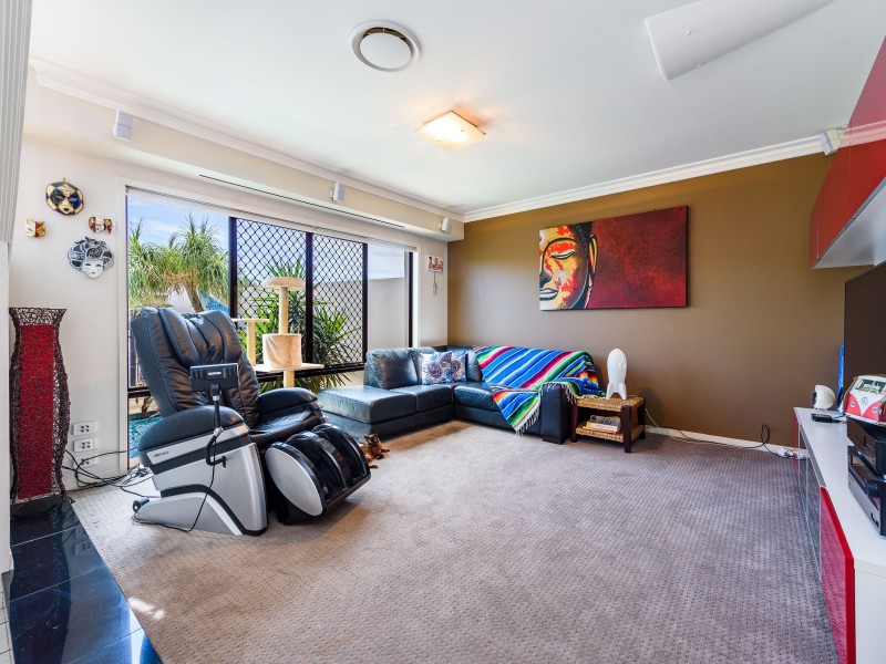 1/48 Vaggelas Crescent, Biggera Waters QLD 4216