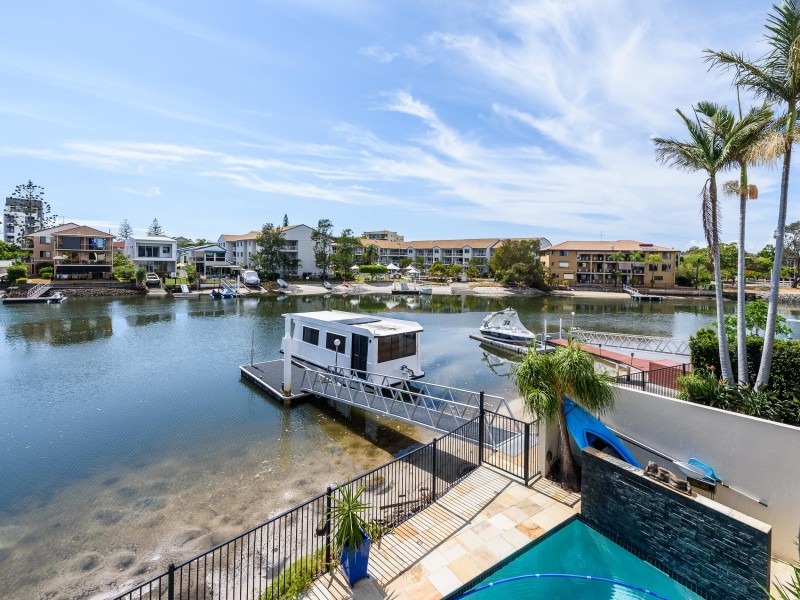 1/48 Vaggelas Crescent, Biggera Waters QLD 4216