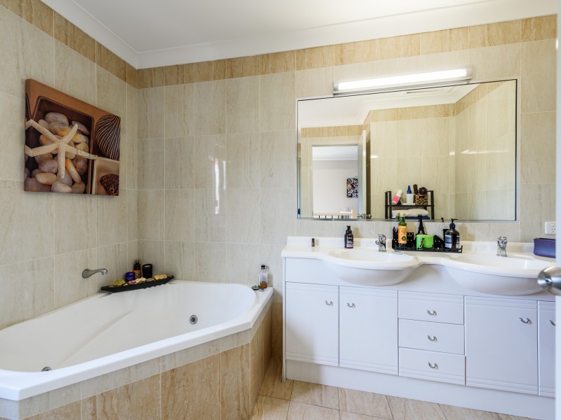 1/48 Vaggelas Crescent, Biggera Waters QLD 4216