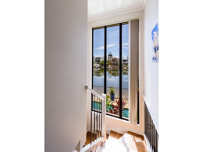 1/48 Vaggelas Crescent, Biggera Waters QLD 4216