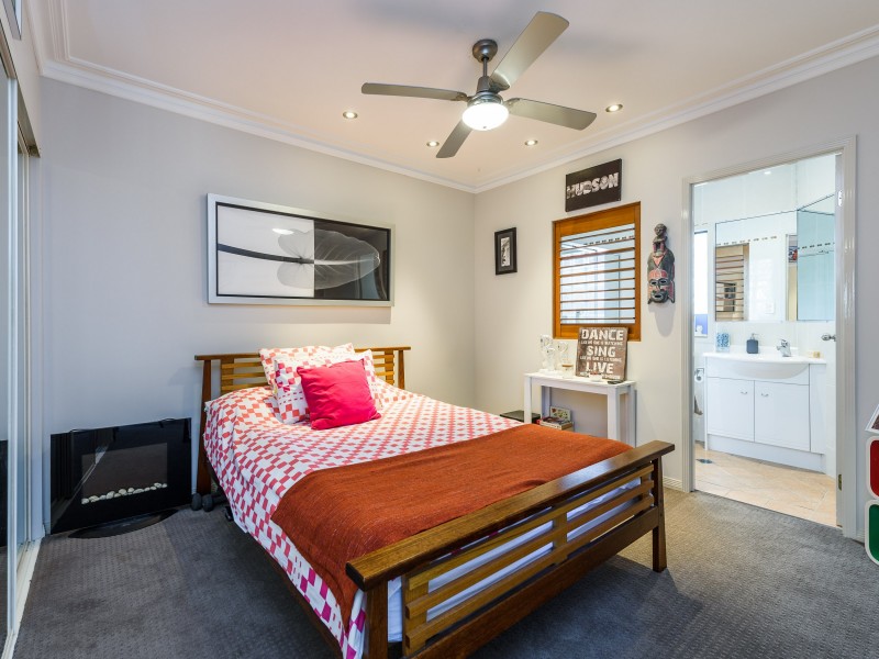 1/48 Vaggelas Crescent, Biggera Waters QLD 4216