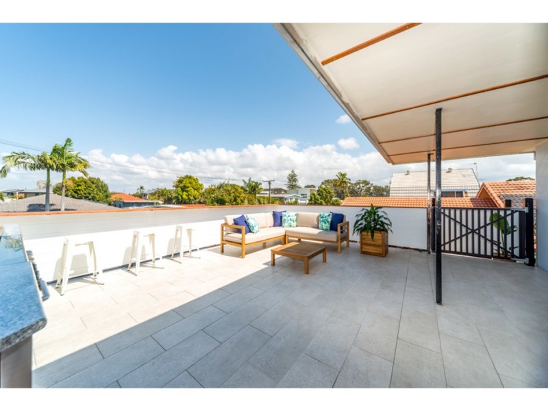 2/17 Mallard Avenue, Paradise Point QLD 4216