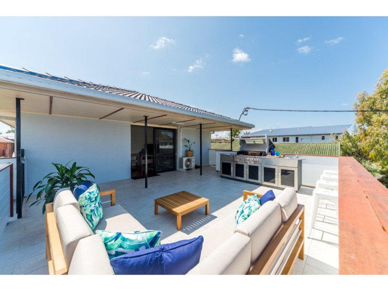 2/17 Mallard Avenue, Paradise Point QLD 4216