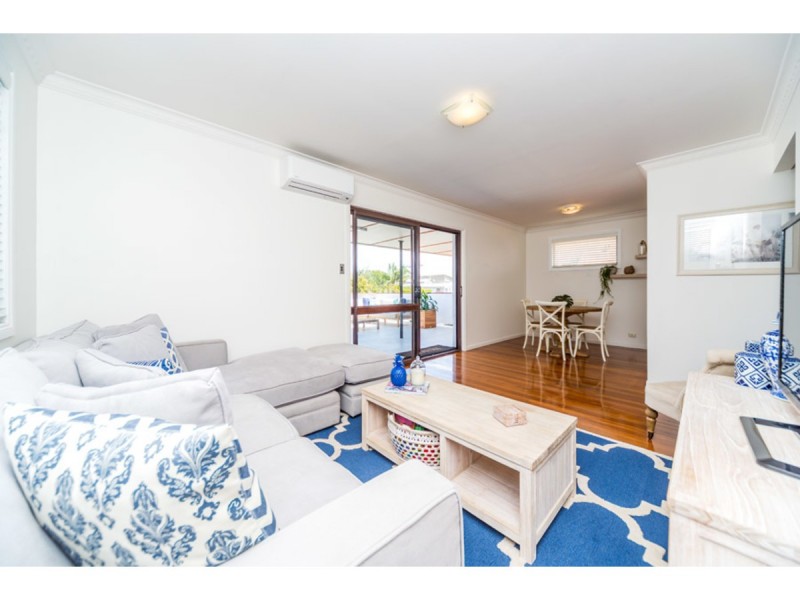2/17 Mallard Avenue, Paradise Point QLD 4216