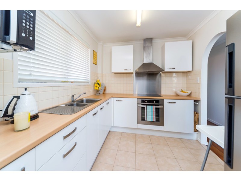 2/17 Mallard Avenue, Paradise Point QLD 4216