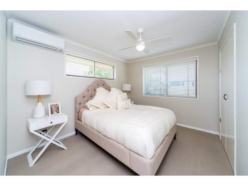 2/17 Mallard Avenue, Paradise Point QLD 4216