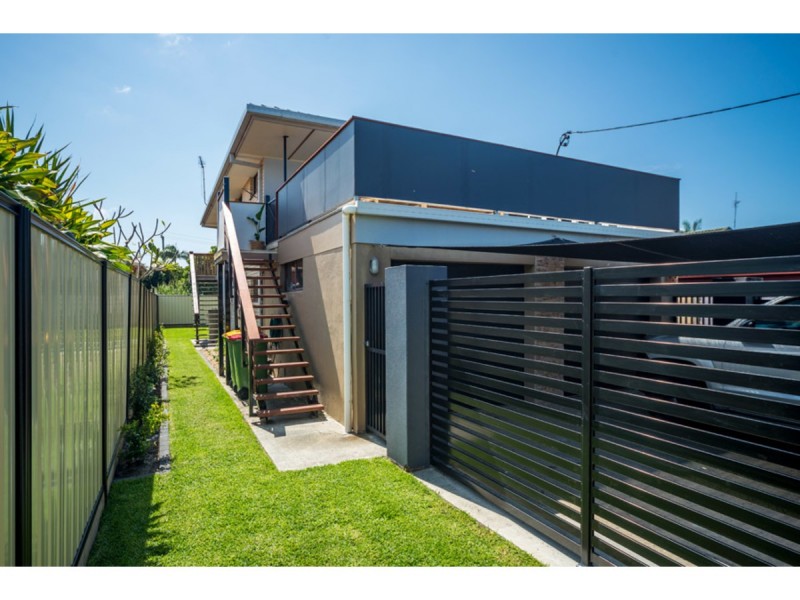2/17 Mallard Avenue, Paradise Point QLD 4216