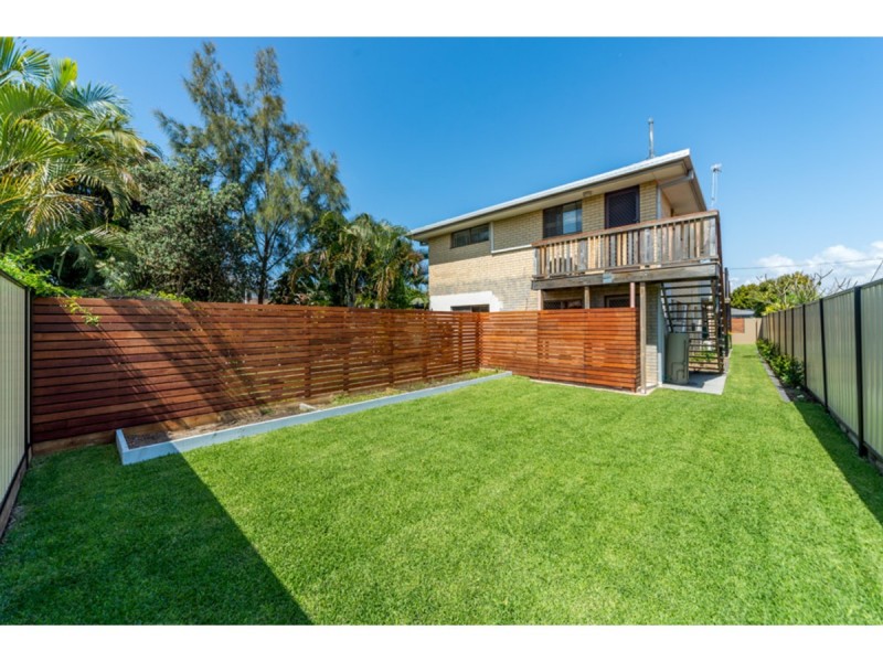 2/17 Mallard Avenue, Paradise Point QLD 4216