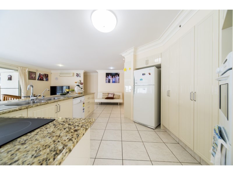 26 Oyster Cove Promenade, Helensvale QLD 4212