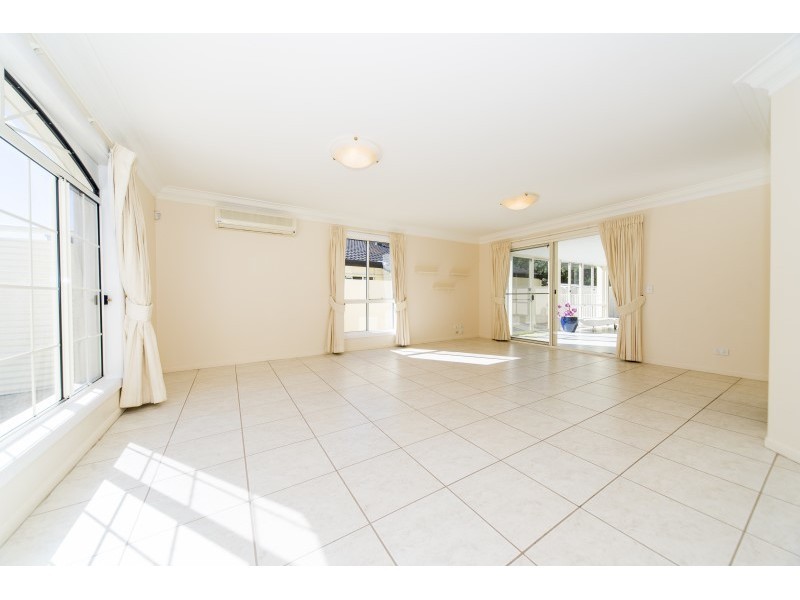 26 Oyster Cove Promenade, Helensvale QLD 4212