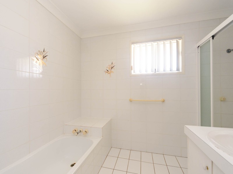 6 Arnold Palmer Drive, Arundel QLD 4214