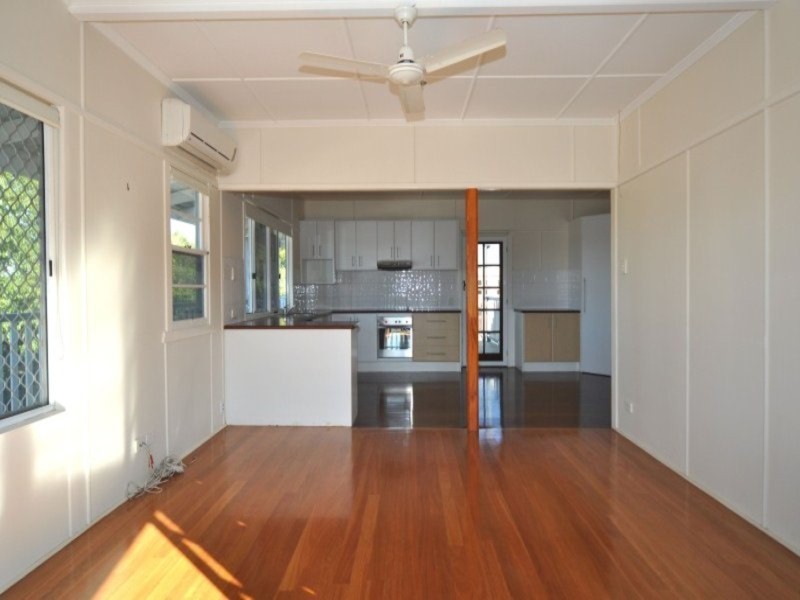 50 Central Street, Labrador QLD 4215