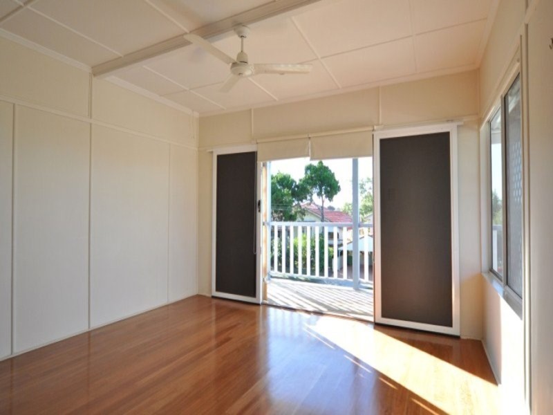 50 Central Street, Labrador QLD 4215