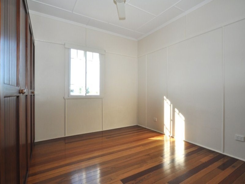 50 Central Street, Labrador QLD 4215