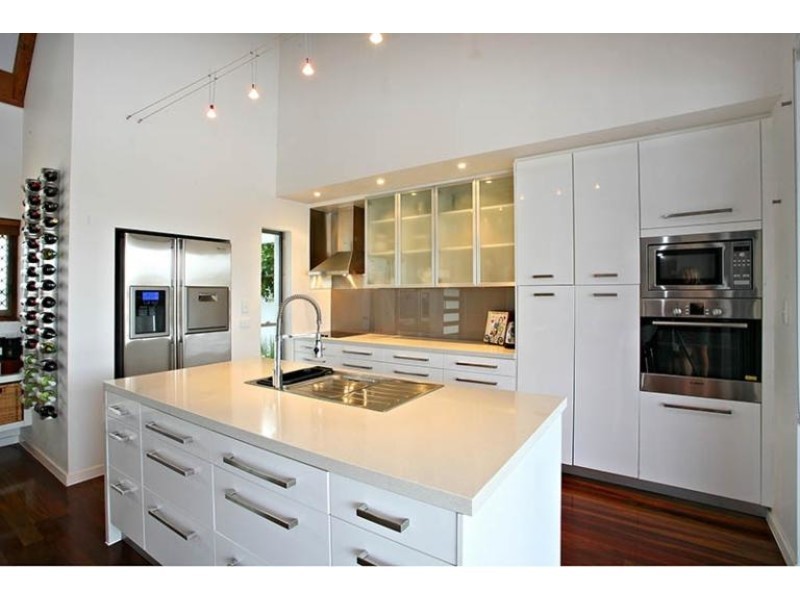 7 Samarai Avenue, Runaway Bay QLD 4216