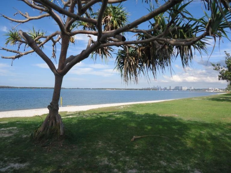 7 Samarai Avenue, Runaway Bay QLD 4216