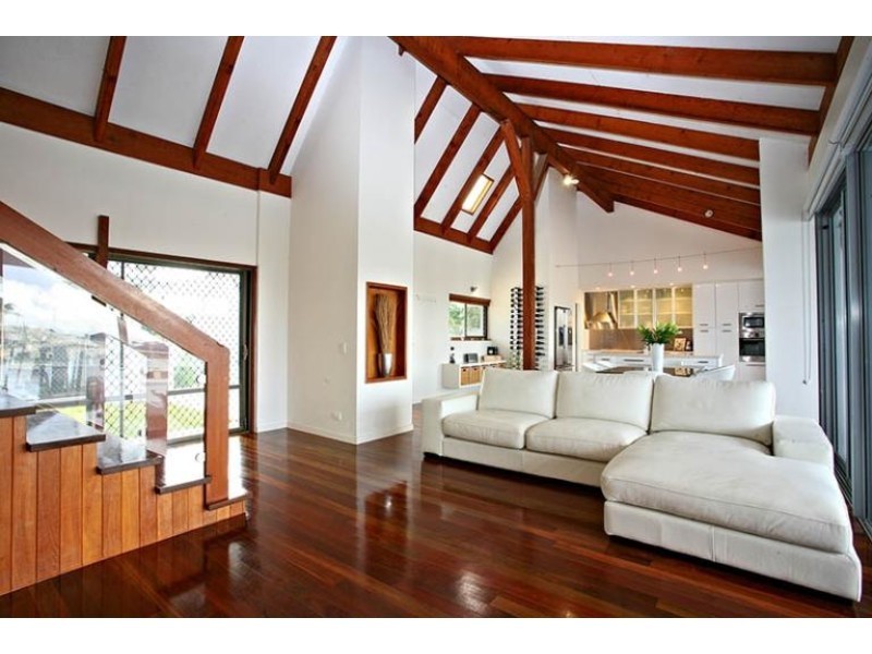 7 Samarai Avenue, Runaway Bay QLD 4216