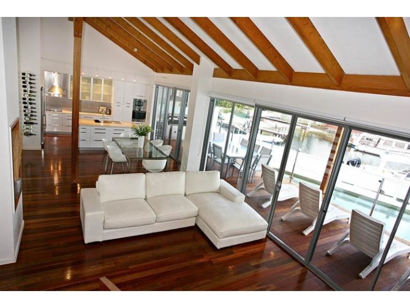 7 Samarai Avenue, Runaway Bay QLD 4216