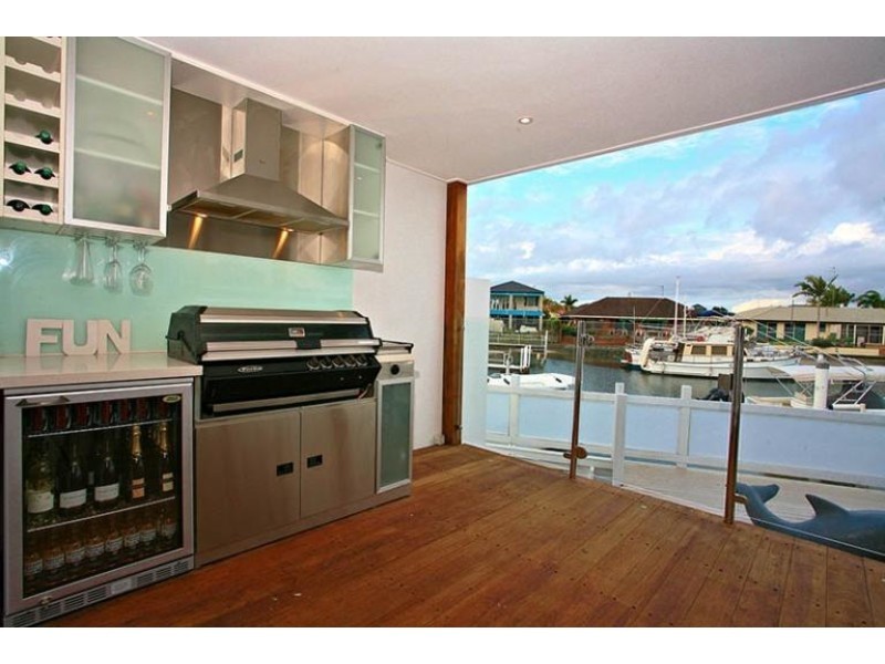 7 Samarai Avenue, Runaway Bay QLD 4216