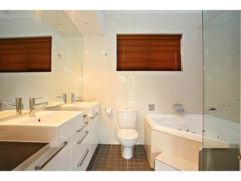 7 Samarai Avenue, Runaway Bay QLD 4216