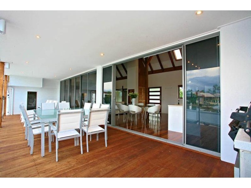 7 Samarai Avenue, Runaway Bay QLD 4216