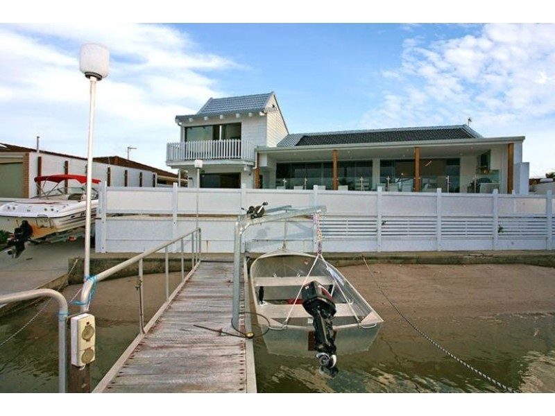 7 Samarai Avenue, Runaway Bay QLD 4216