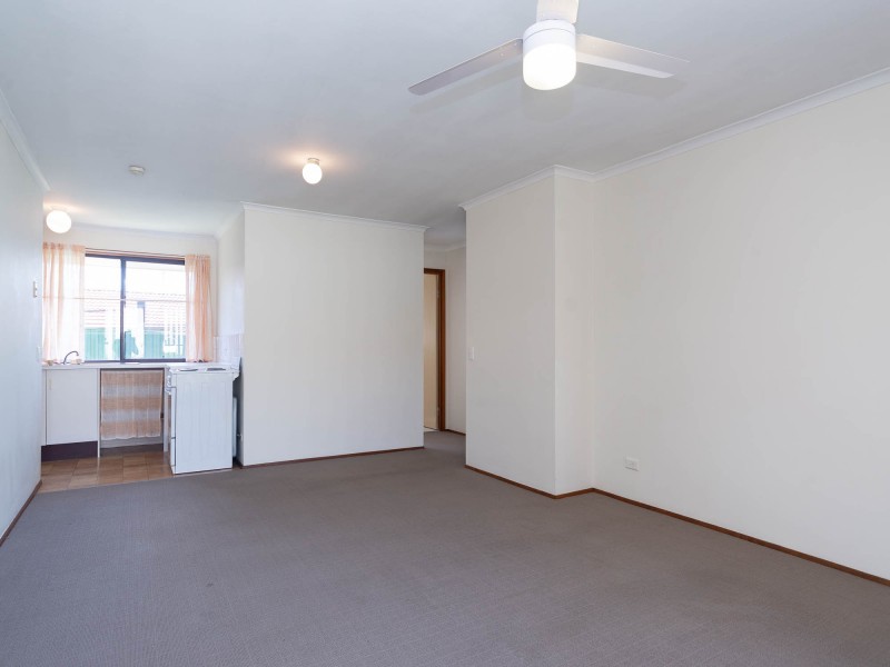 1/283 Government Road, Labrador QLD 4215