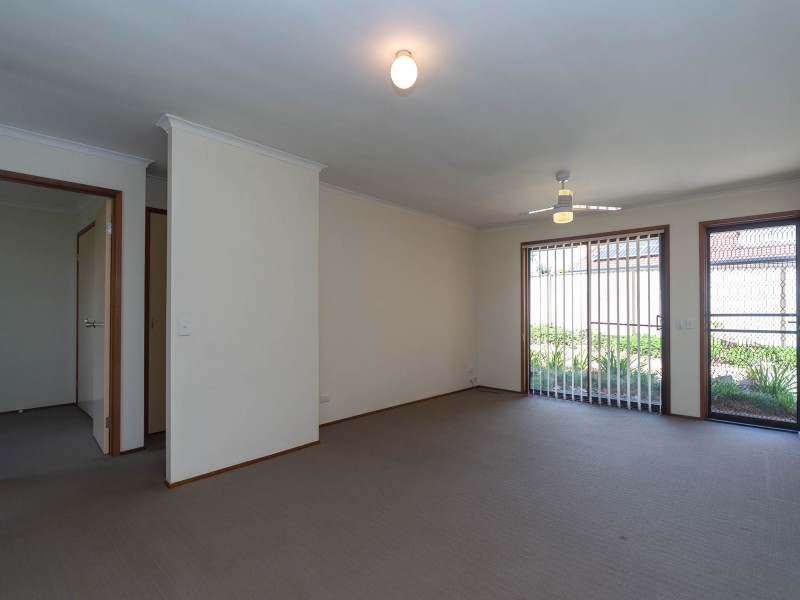 1/283 Government Road, Labrador QLD 4215