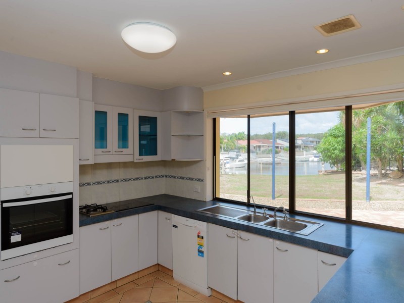 11 Walter Raleigh Crescent, Hollywell QLD 4216