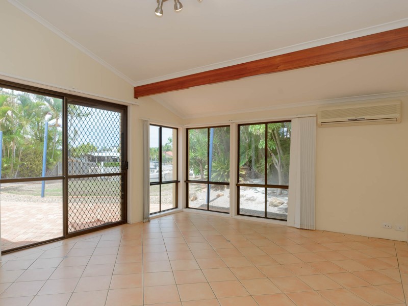 11 Walter Raleigh Crescent, Hollywell QLD 4216